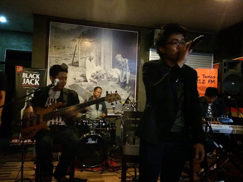 Jikustik Performance at Wolez Cafe Yogyakarta