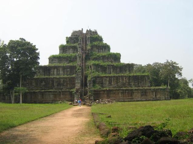 Les plus grandes pyramides dans le monde (PHOTOS) Cambodge+-+Temple+de+Kho+Ker