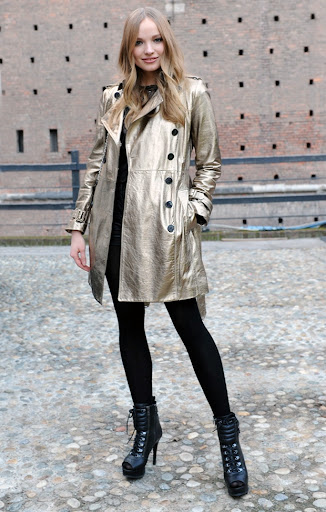 gold trench coat01