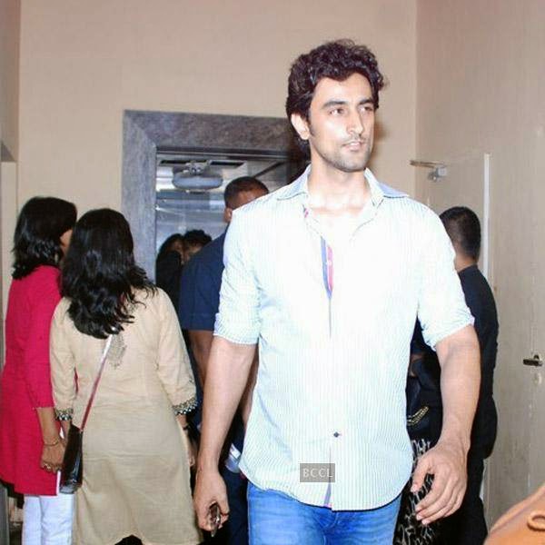 Kunal Kapoor snapped outside a multiplex in Mumbai, on July 29, 2014.(Pic: Viral Bhayani)