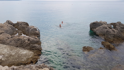 Plaža Ježevac / Lukobran