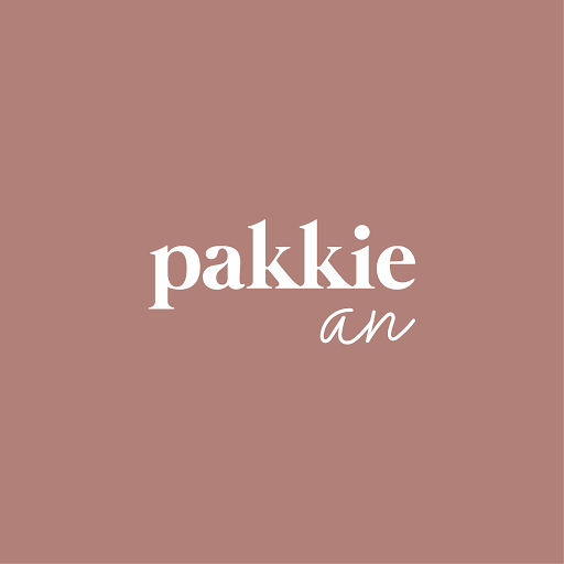 PAKKIE AN logo