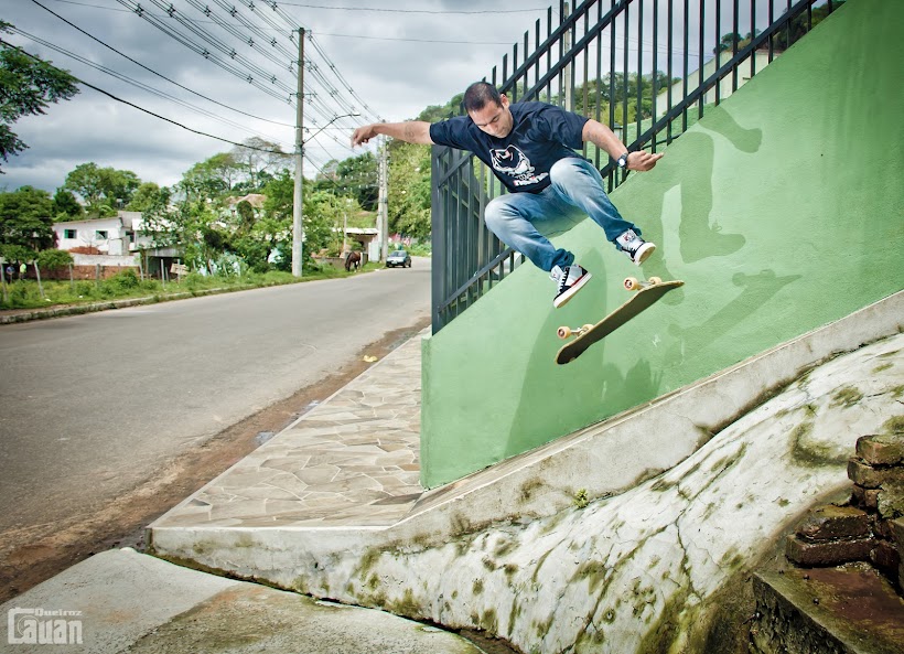 flip na rua do skatista Guilherme Racionais, em Santa Maria. foto: Cauan Queiroz Kehl