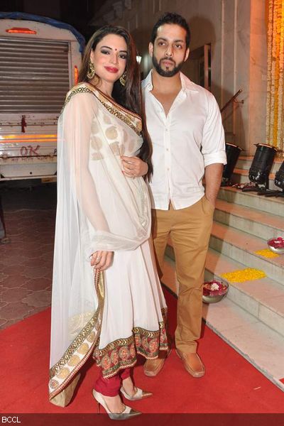 Shweta Bhardwaj and RJ Salil pose together in colour co-ordinated outfits during Udita Goswami and Mohit Suri's wedding ceremony, held at ISKCON Juhu in Mumbai on January 29, 2013. (Pic: Viral Bhayani)