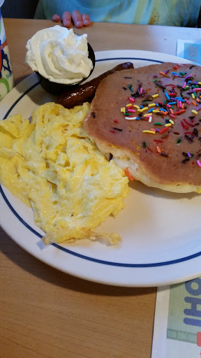 Restaurant «IHOP», reviews and photos, 105 Squire Rd, Revere, MA 02151, USA