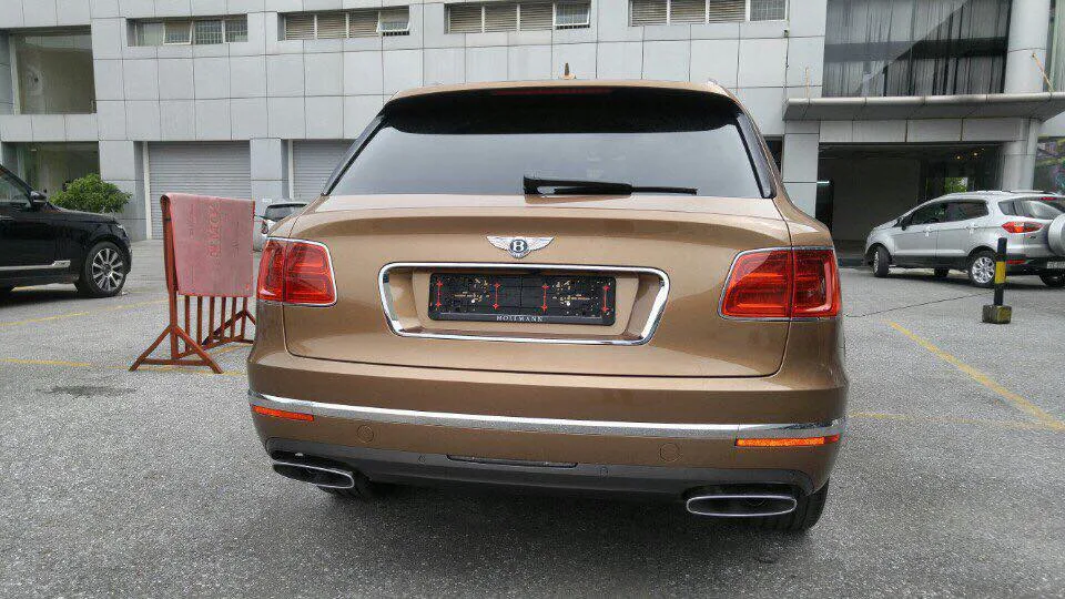 Siêu SUV Bentley Bentayga đầu tiên đã xuất hiện tại Việt nam