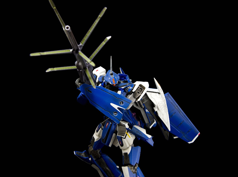 VF-25G_Michael_battroid_03.jpg