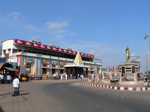 Thanjavur Railway Station Taxi Stand, Gandhiji Rd, Graham Nagar, Shivaji Nagar, Thanjavur, Tamil Nadu 613001, India, Taxicab_Stand, state TN