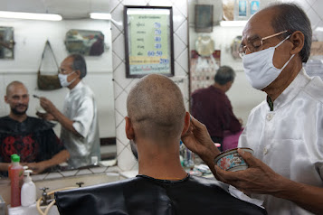 Chez le chirurgien des cheveux