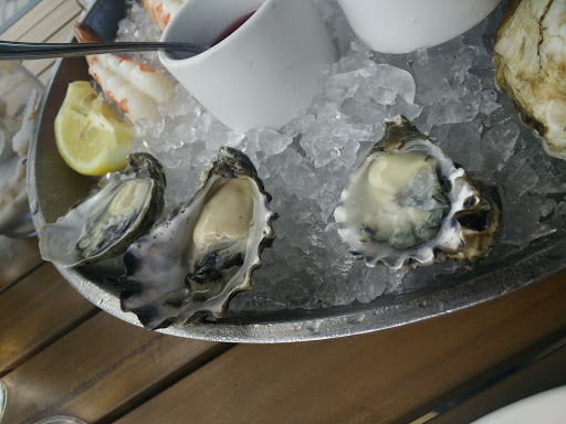 Seafood Restaurant «Beach Tavern», reviews and photos, 33 West St, Monmouth Beach, NJ 07750, USA