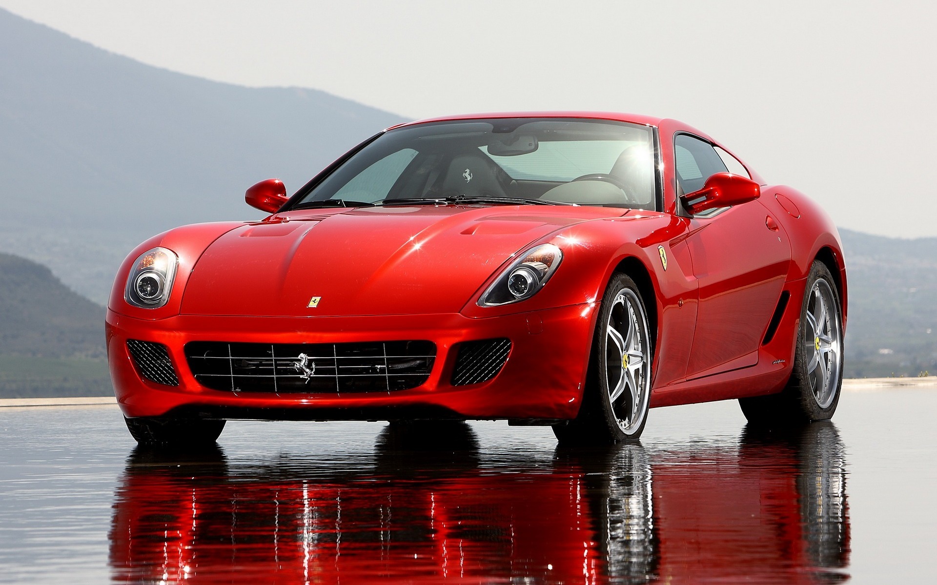 красный автомобиль Ferrari 599 GTB Fiorano без смс