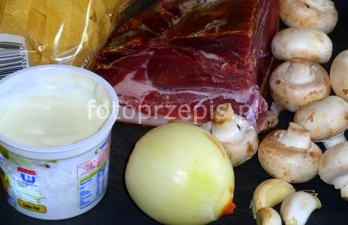 Makaron z szynką parmeńską i pieczarkami kuchnia wloska kuchnia europejska  przepis foto