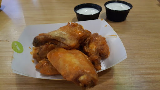 Chicken Wings Restaurant «Buffalo Wild Wings», reviews and photos, 2465 W US Hwy 90, Lake City, FL 32055, USA