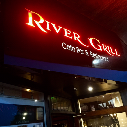 River Grill logo