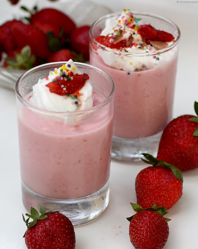 Strawberry Marshmallow Pudding Recipe | Quick Eggless Pudding