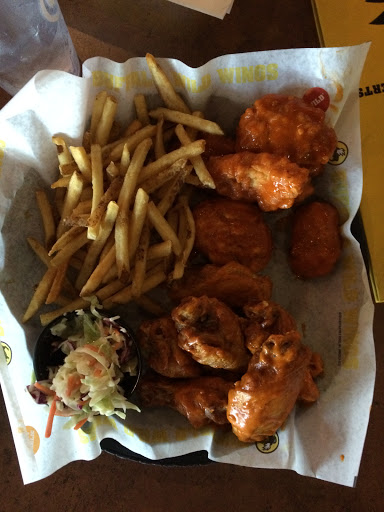 Chicken Wings Restaurant «Buffalo Wild Wings», reviews and photos, 3540 McKinley Pkwy, Buffalo, NY 14219, USA