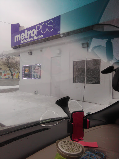 Cell Phone Store «MetroPCS», reviews and photos, 22041 Grand River Ave, Detroit, MI 48219, USA