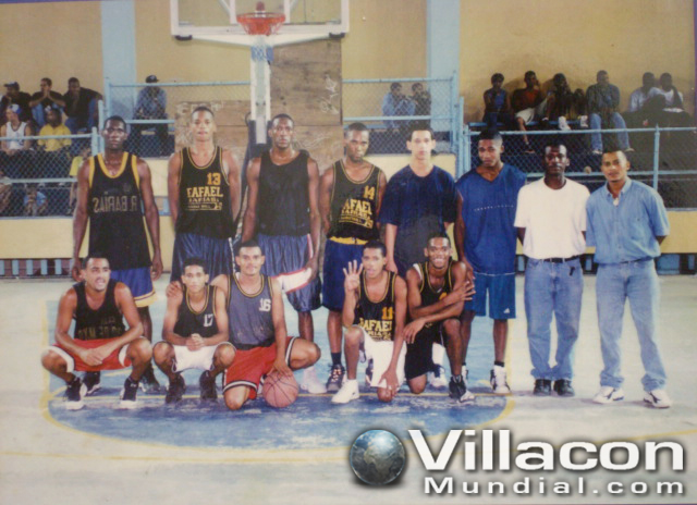 Fotos: Pancho jugando basket