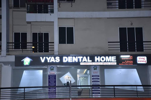 Vyas Dental Home Family Dental Clinic and Dental Implant Centre Vadodara, 107-09 Apex the Landmark, above Bank of Baroda,Sunpharma Atladra,, Sun-Pharma Atladra Rd, Vadodara, Gujarat 390012, India, Clinic, state GJ