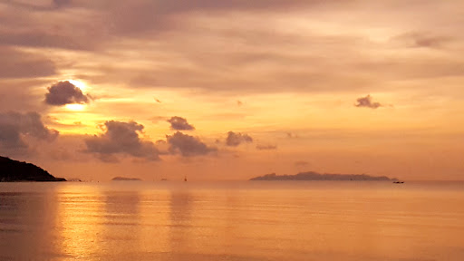 Lipa Noi Beach