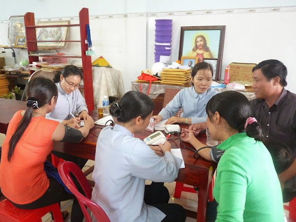 Khám chữa bệnh từ thiện tại Bông Trang