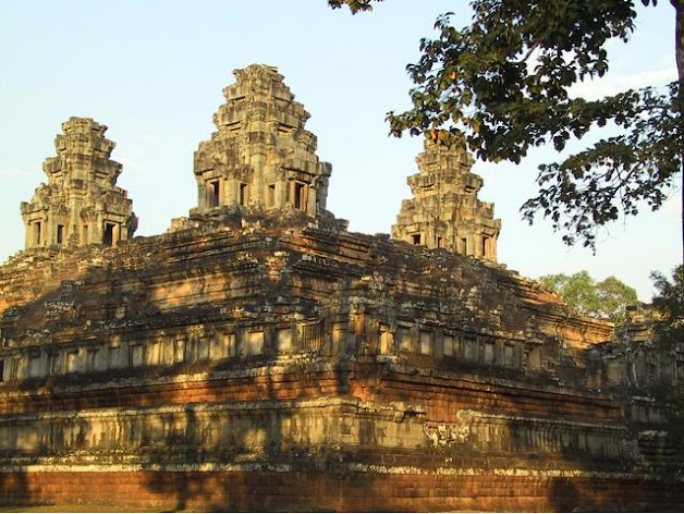 Les plus grandes pyramides dans le monde (PHOTOS) Cambodge+-+Temple+de+Ta+Keo