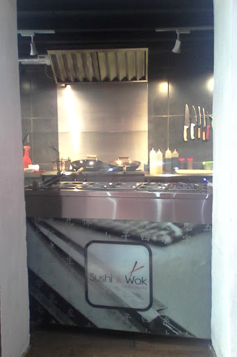 Sushi & Wok, Calle Positos 63, Zona Centro, 36000 Guanajuato, Gto., México, Restaurante de comida para llevar | GTO