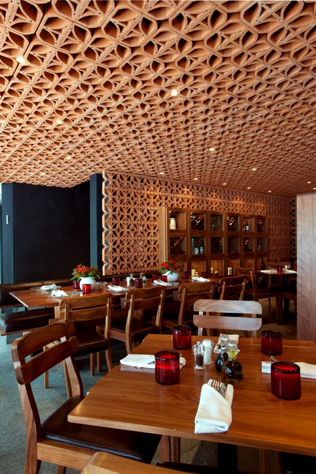 Traditional Wooden Atmosphere Modern Restaurant Interior Design 
