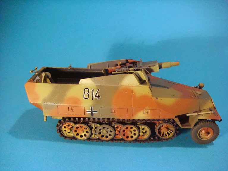Sd.Kfz 251/9 Ausf D - AFV Club 1/35 - International Scale Modeller