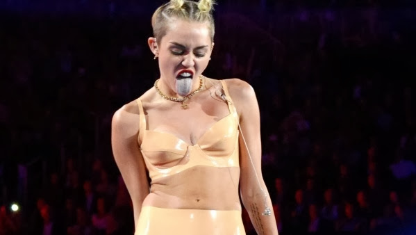 Vogue cancela todos sus planes con Miley Cyrus luego de su última presentación