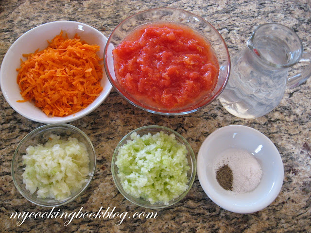 Гъста супа от пресни домати, целина, лук и моркови