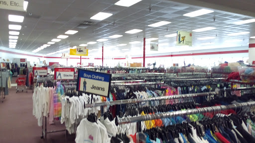 Thrift Store «The Salvation Army Sarasota Family Store», reviews and photos, 2280 17th St, Sarasota, FL 34234, USA