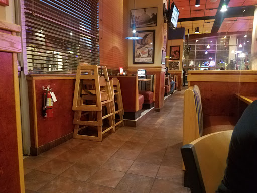 Hamburger Restaurant «Red Robin Gourmet Burgers», reviews and photos, 400 S Baldwin Ave #2365, Arcadia, CA 91007, USA