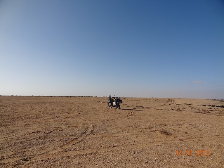 Por Marrocos e Mauritãnia, a queimar Pneu e Gasolina  - Página 3 DSC05801