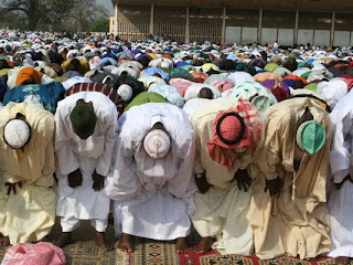 Des musulmans en prière/Photo noeltadegnon.wordpress.com