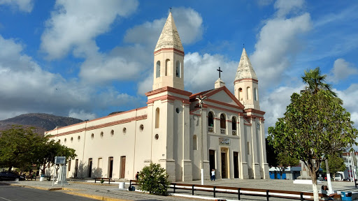 Catedral de Nossa Senhora das Mercês, R. Pergentina Araújo - Centro, Itapipoca - CE, 62540-000, Brasil, Igreja_Catlica, estado Ceara