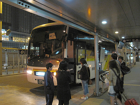 西鉄高速バス「さぬきエクスプレス福岡号」　3270　高松駅にて