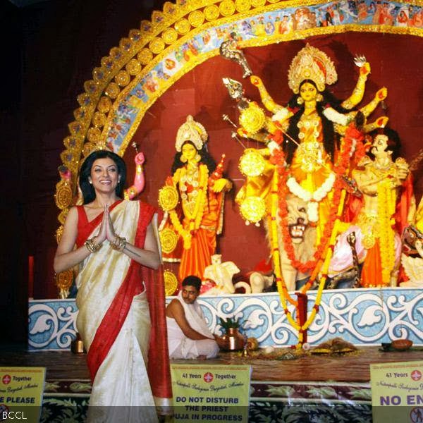 Sushmita Sen smiles during Durga Puja celebrations, held in Mumbai, on October 10, 2013. (Pic: Viral Bhayani)