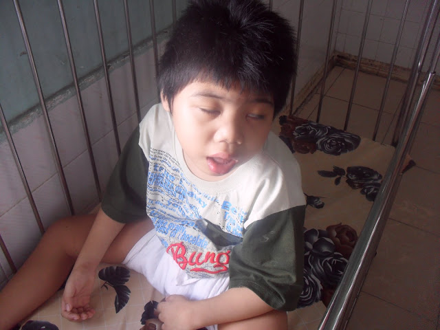 Nhận xin các loại quần áo, chăn gối cũ, đồ chơi, sách truyện cũ, để làm từ thiện.Thân - 5