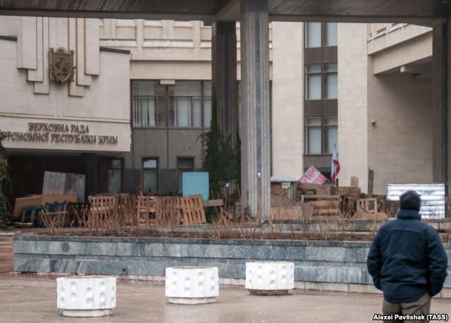 Здание Верховной рады Крыма под контролем представителей "местной самообороны"