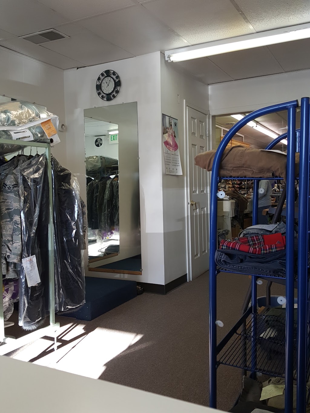 Lee's Alterations & Dry Clean, Anchorage — E Loop Rd, phone (907) 277-4735,  opening hours