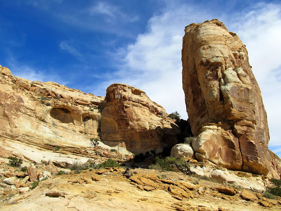 Towering buttes above Temple Wash