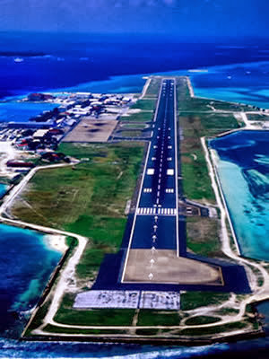 Does Malé Airport offer one of the best airport approaches?