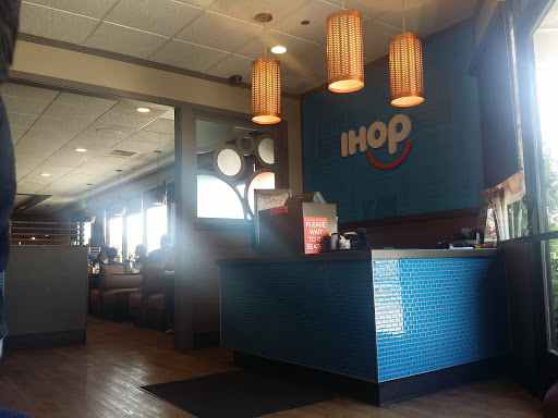 Restaurant «IHOP», reviews and photos, 2050 N Bellflower Blvd, Long Beach, CA 90815, USA