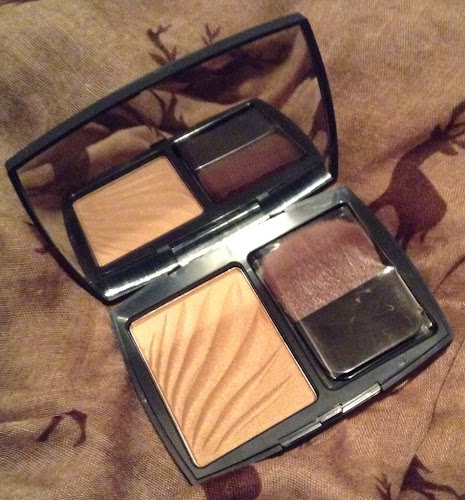 Picture of the inside of Smooch Cosmetics Bronzer