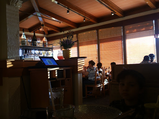 Italian Restaurant «Olive Garden», reviews and photos, 1010 W Elliot Rd, Tempe, AZ 85284, USA