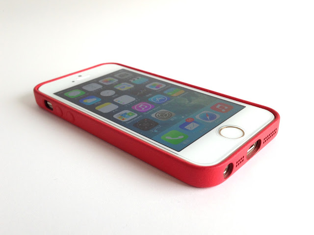 Apple純正 Iphone 5s Case レビュー 質感 ボタンなど使いやすさ 持ちやすさや滑りやすさ ケースの大きさ比較など こぼねみ