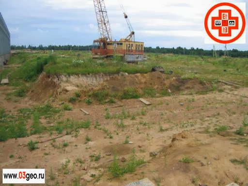 Производство топогеодезической съемки большой территории в Тверской области для проекта строительства кирпичного завода. Картинка дизель-электрическим краном ДЭК на гусеничном ходу