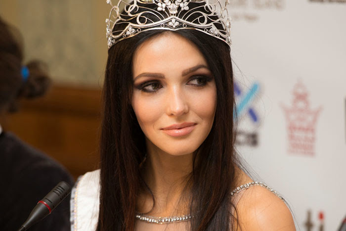 Lịch sử Hoa hậu Hoàn vũ  - Page 18 Miss-ukraina-vselennaja-2013-41
