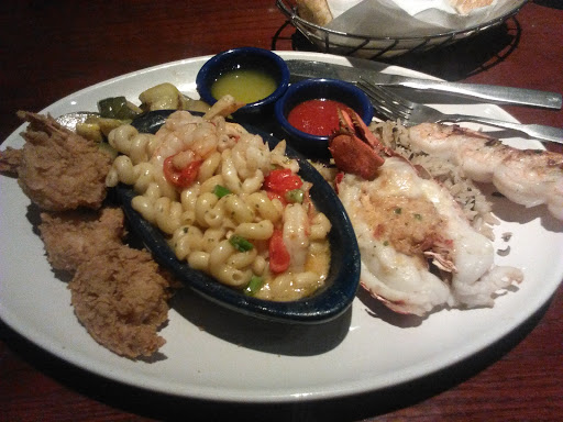 Seafood Restaurant «Red Lobster», reviews and photos, 435 Shawnee Mall Dr, Shawnee, OK 74804, USA
